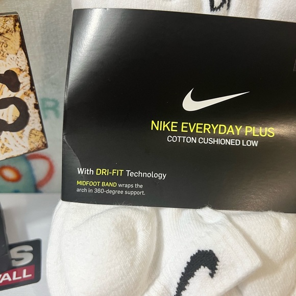 NIKE EVERYDAY PLUS COTTON CUSHIONED LOW DRI-FIT TECHNOLOGY/ MEDIUM SIZE - Picture 6 of 8